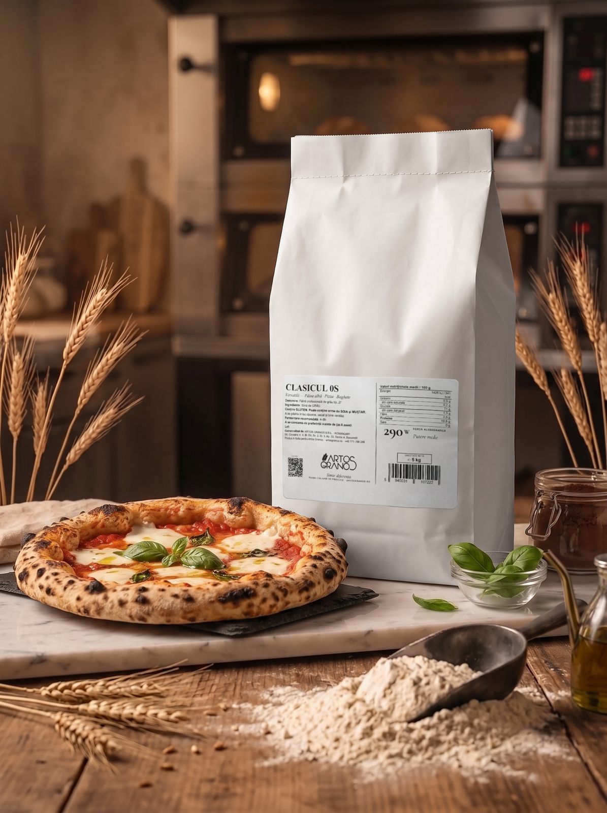Pizza coptă lângă sacul Clasicul 0S — făină versatilă